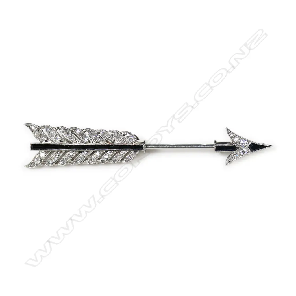 An Art Deco diamond and onyx jabot arrow, Image 1++