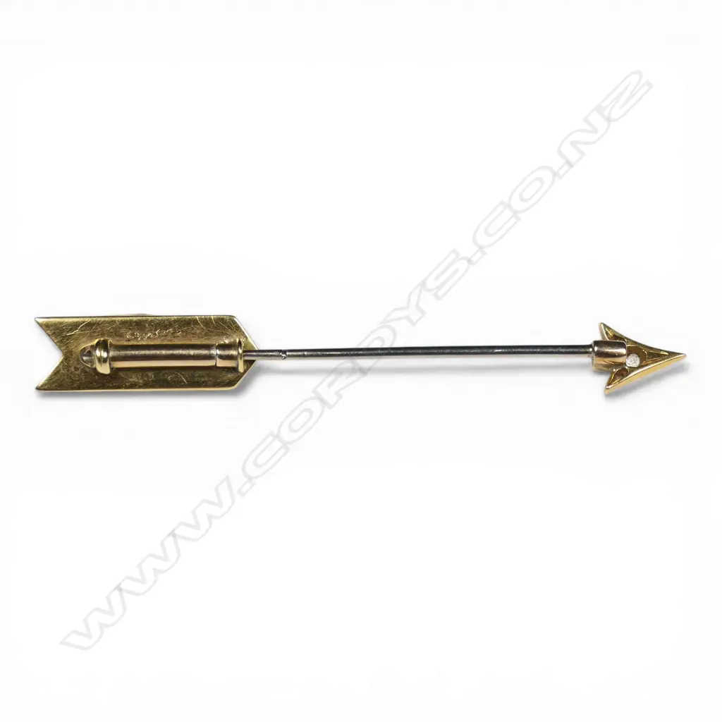 An Art Deco 18ct gold diamond and enamel jabot arrow, Image 1++