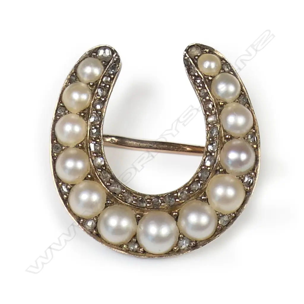 A 14ct gold pearl and diamond horseshoe brooch, Image 1++