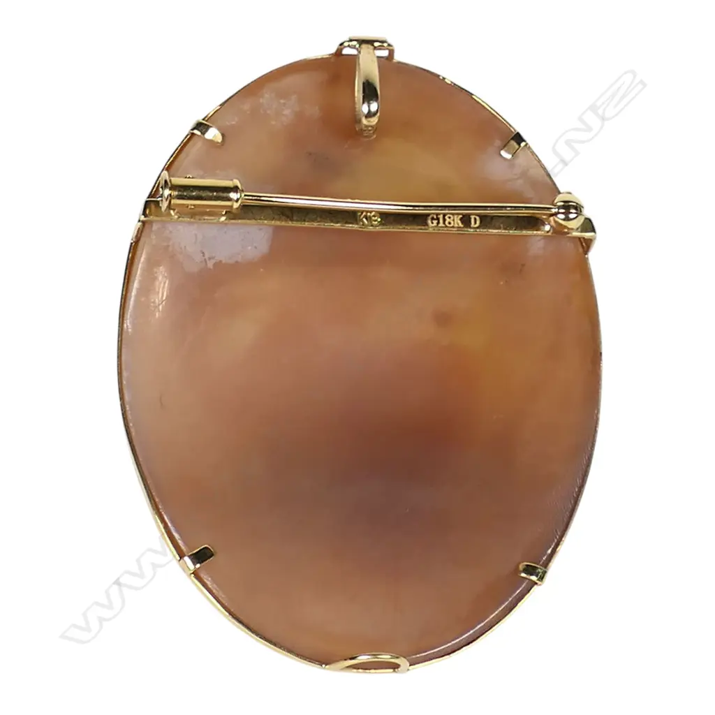 An 18ct gold and cameo pendant/brooch, Image 1++