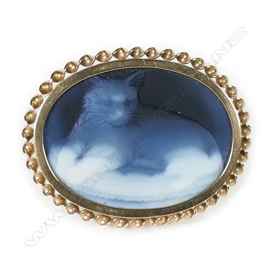 A 19ct gold and agate cameo brooch,
