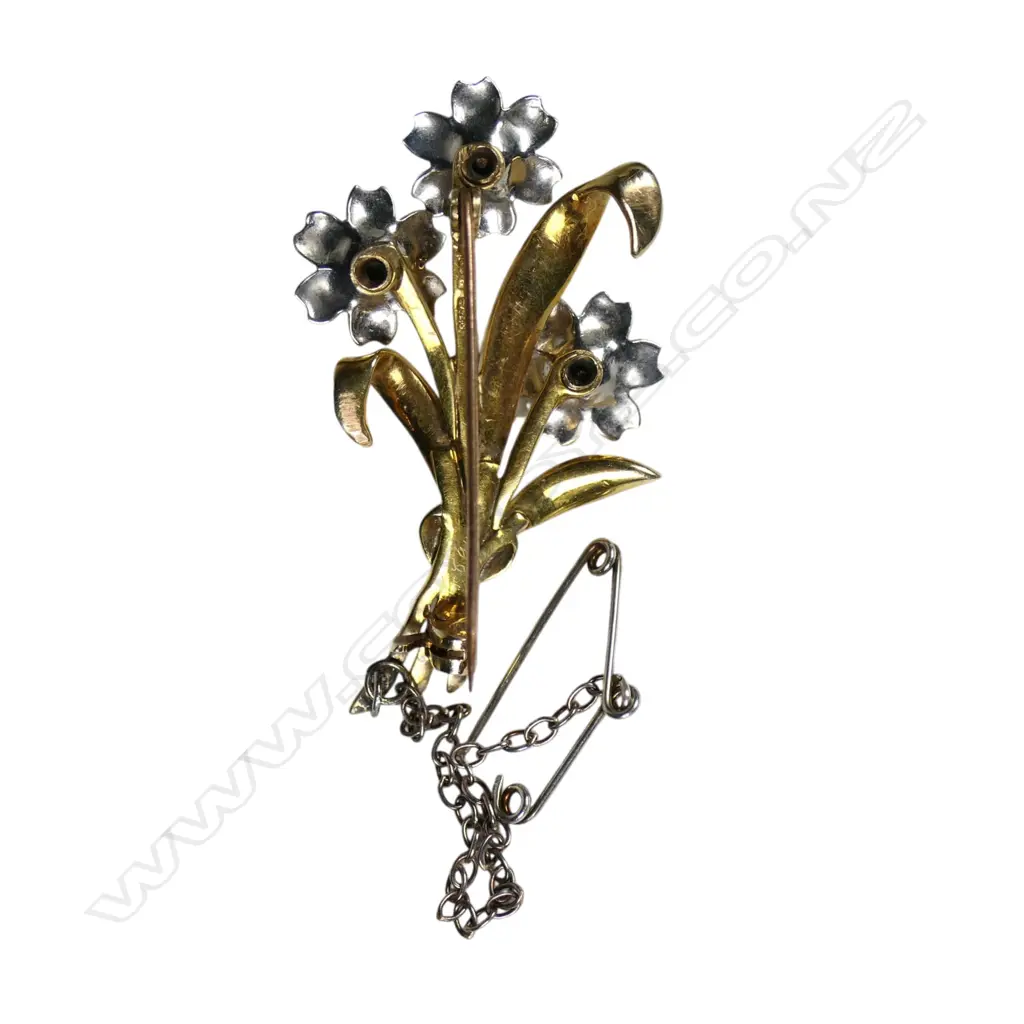 A vintage 9ct yellow and white gold pearl spray brooch, Image 1++