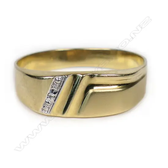 A 9ct gold and diamond gent's ring,