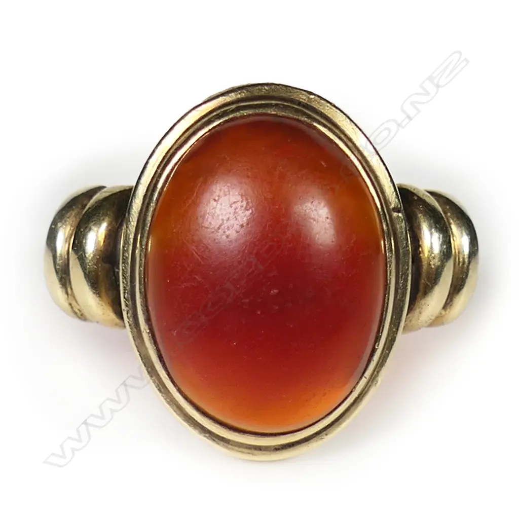 A 14ct gold and agate ring, Image 1++