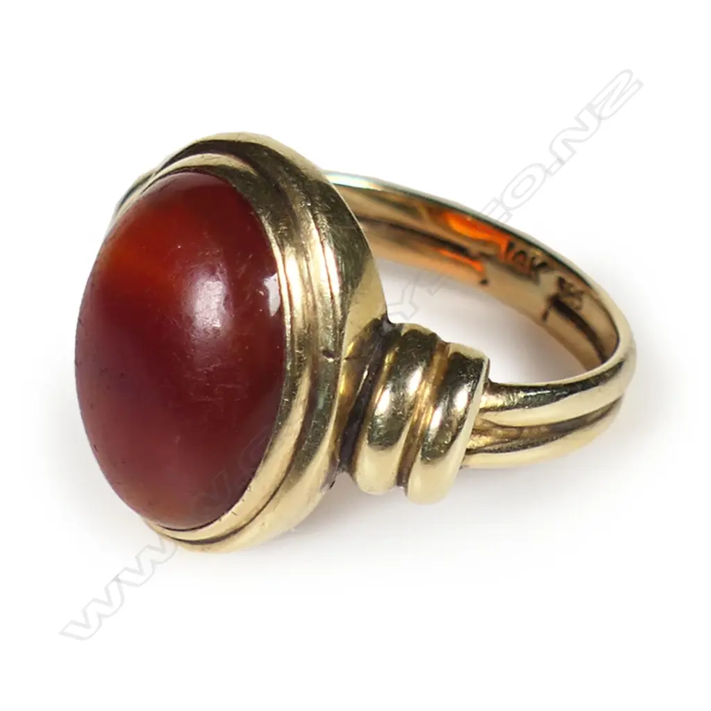 A 14ct gold and agate ring, Image 1++