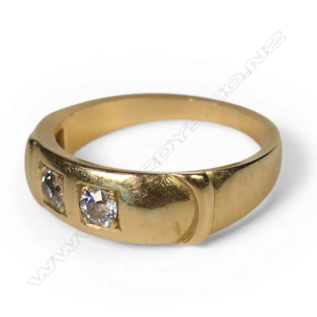 An 18ct gold and diamond buckle style ring, Image 1++