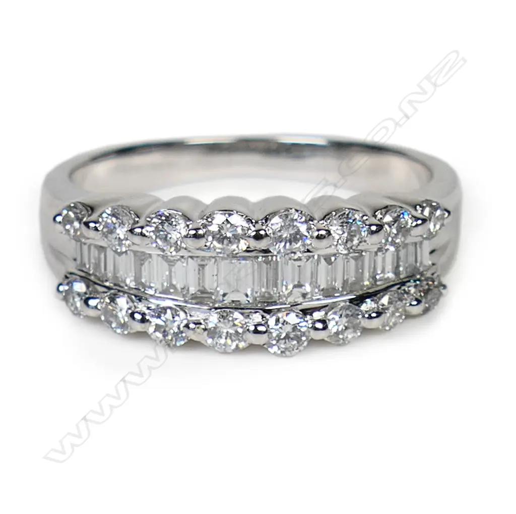 An 18ct white gold multi diamond ring, Image 1++