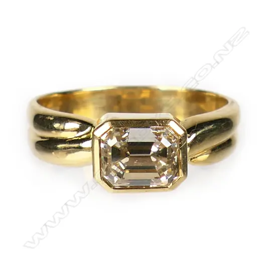 An 18ct modern large diamond solitaire ring,