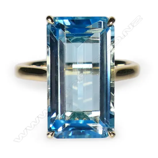 A 9ct gold and blue topaz ring,