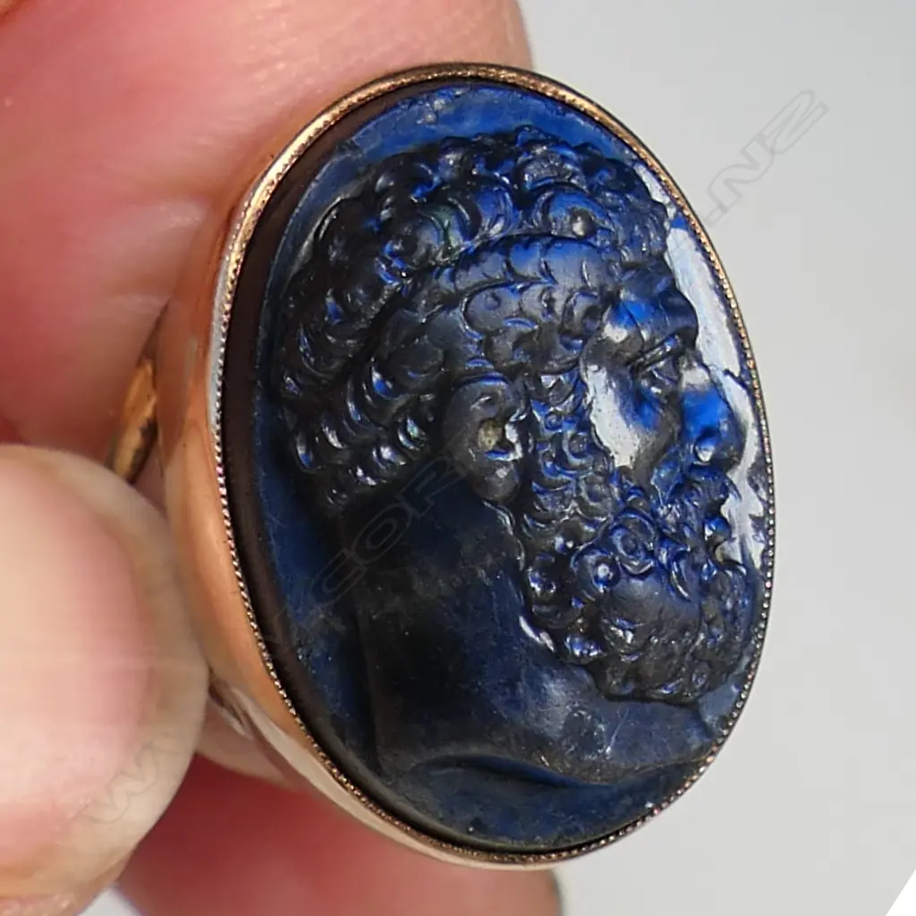 A 19thC 9ct rose gold labradorite cameo portrait ring, Image 1++