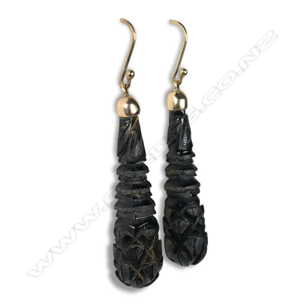 A pair of Victorian 9ct gold and jet drop earrings, Image 1++