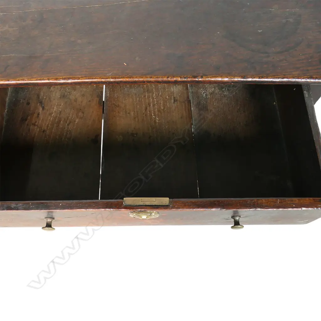A George I/II country oak lowboy, Image 1++