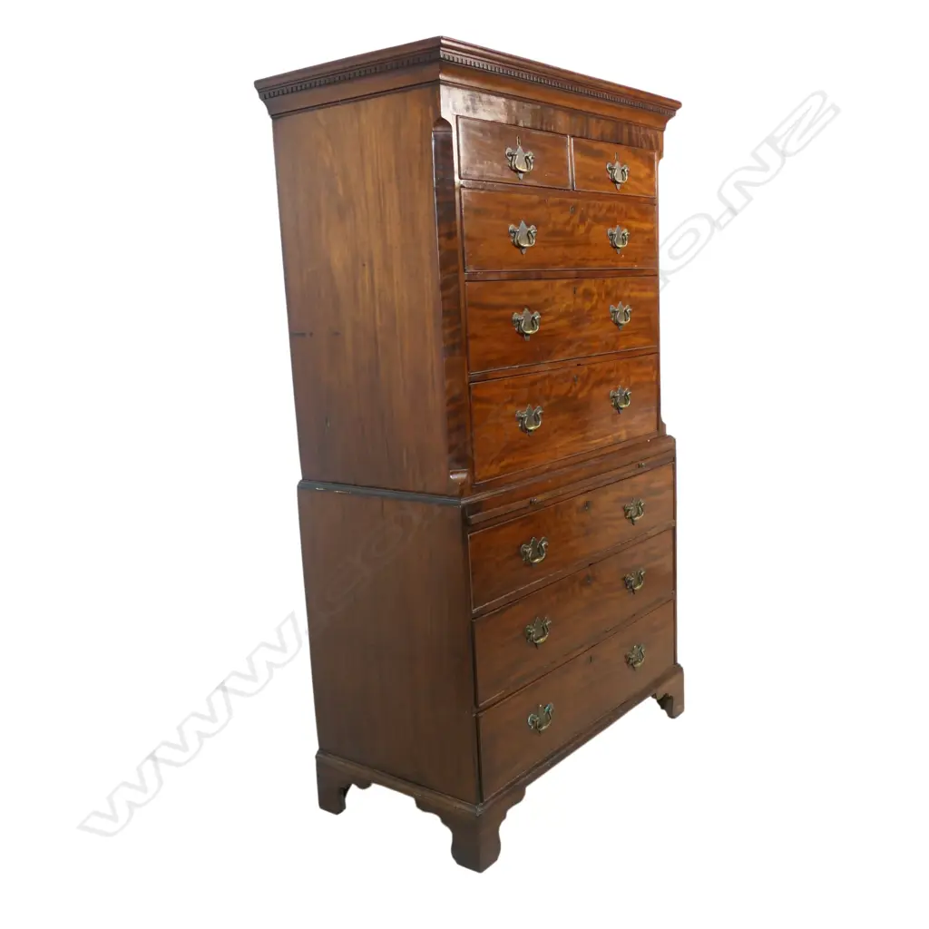 A George III mahogany chest on chest, Image 1++