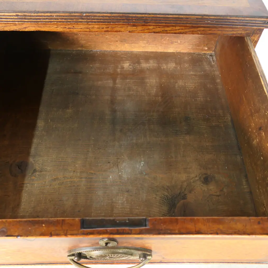 A Georgian oak flat front chest, Image 1++