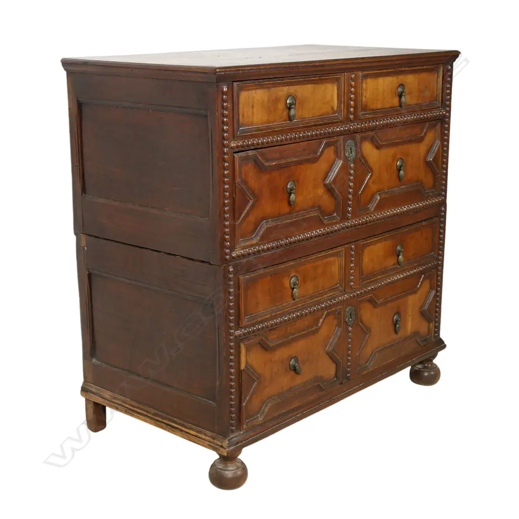 A Jacobean style oak split chest, Image 1++