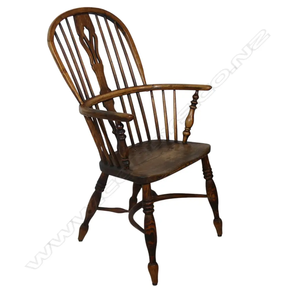 A George III Windsor elm and beech armchair, Image 1++
