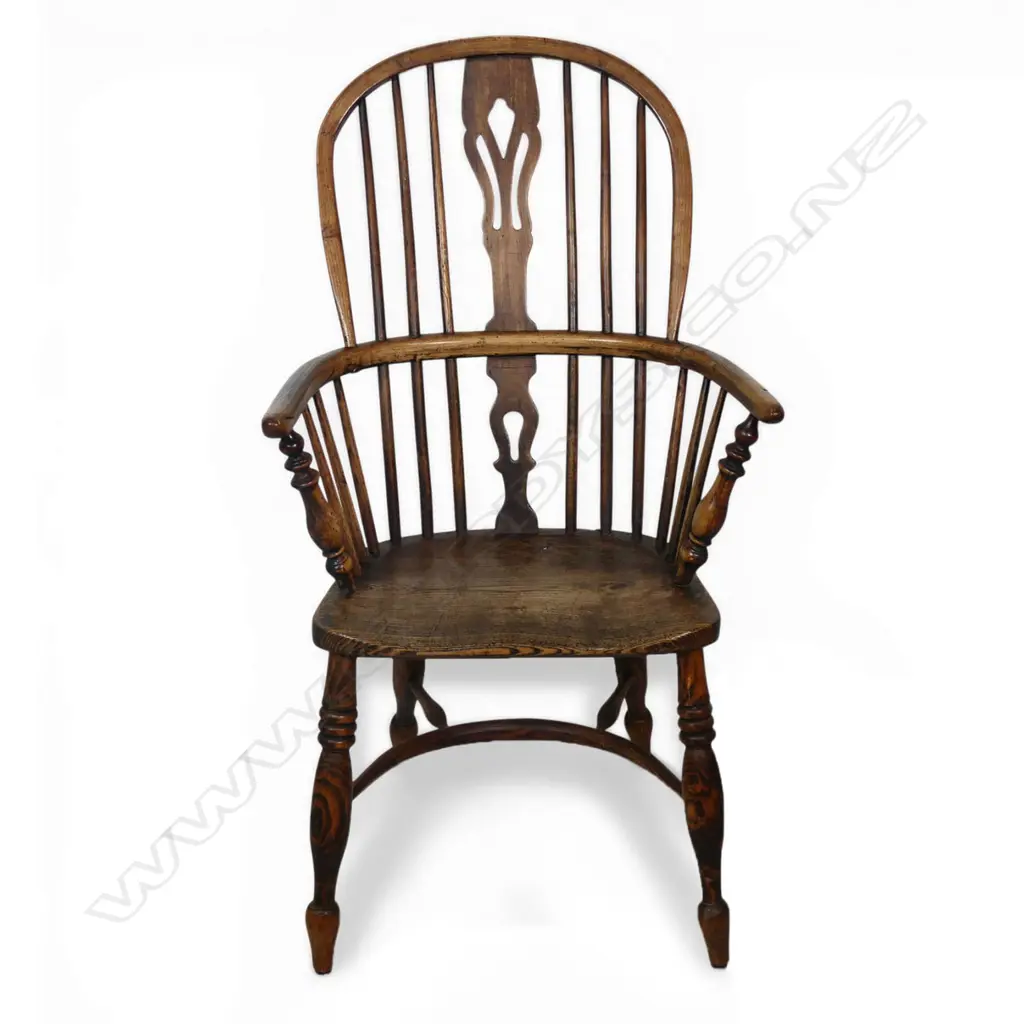 A George III Windsor elm and beech armchair, Image 1++
