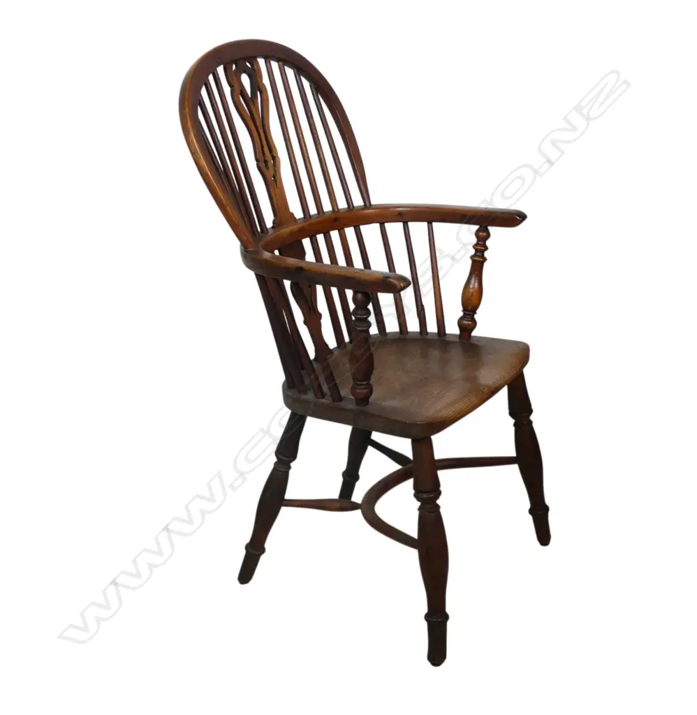 A George III Windsor elm armchair, Image 1++
