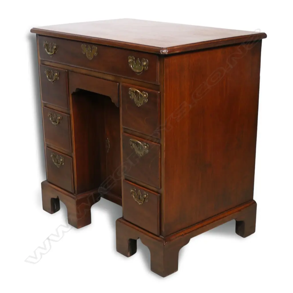 George III mahogany knee hole desk, Image 1++
