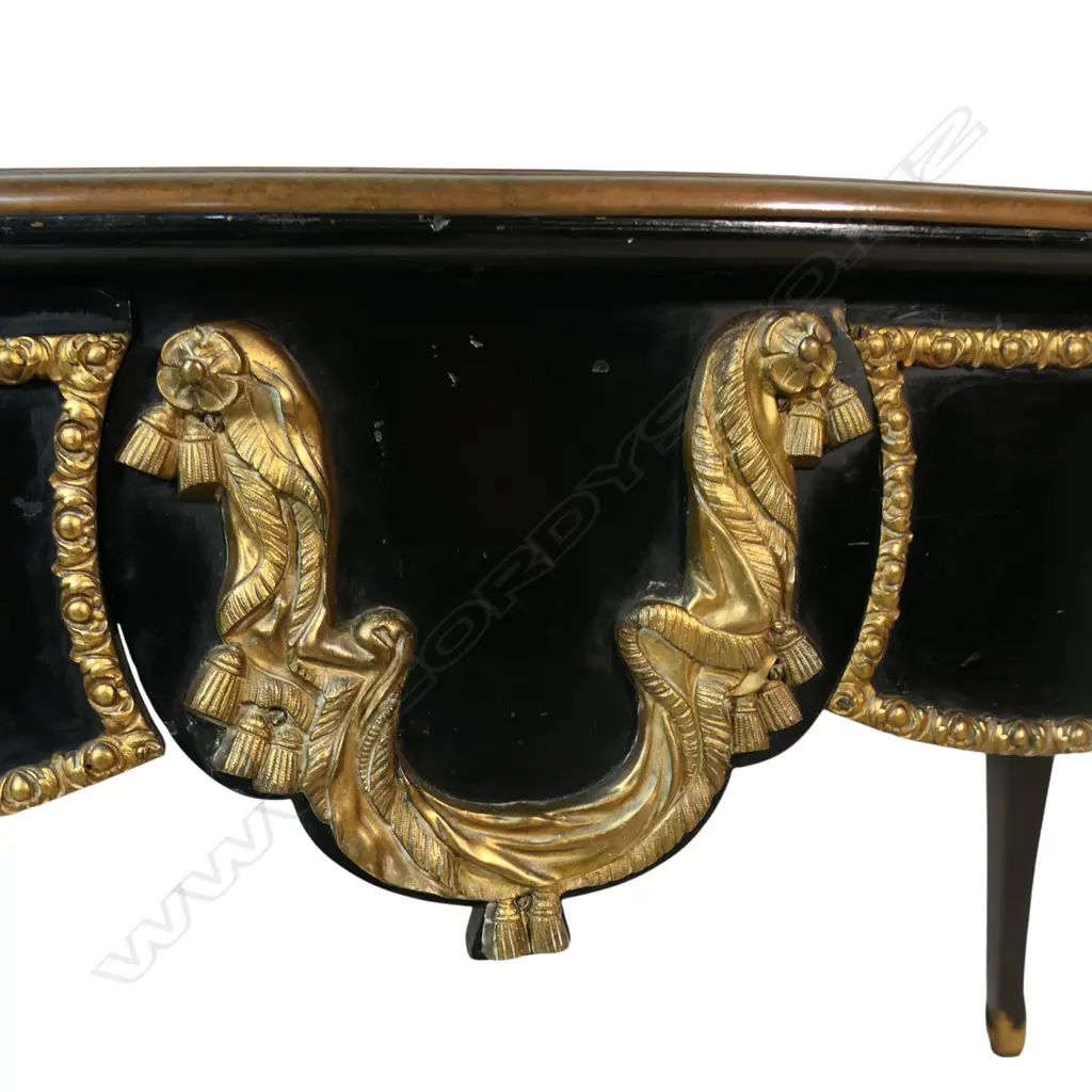 A 20thC French style bureau plat, Image 1++