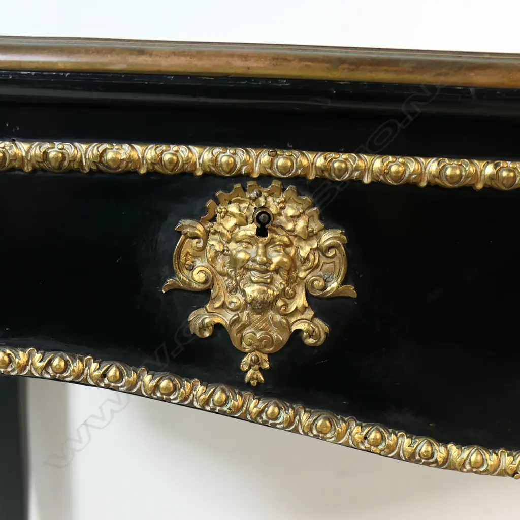 A 20thC French style bureau plat, Image 1++