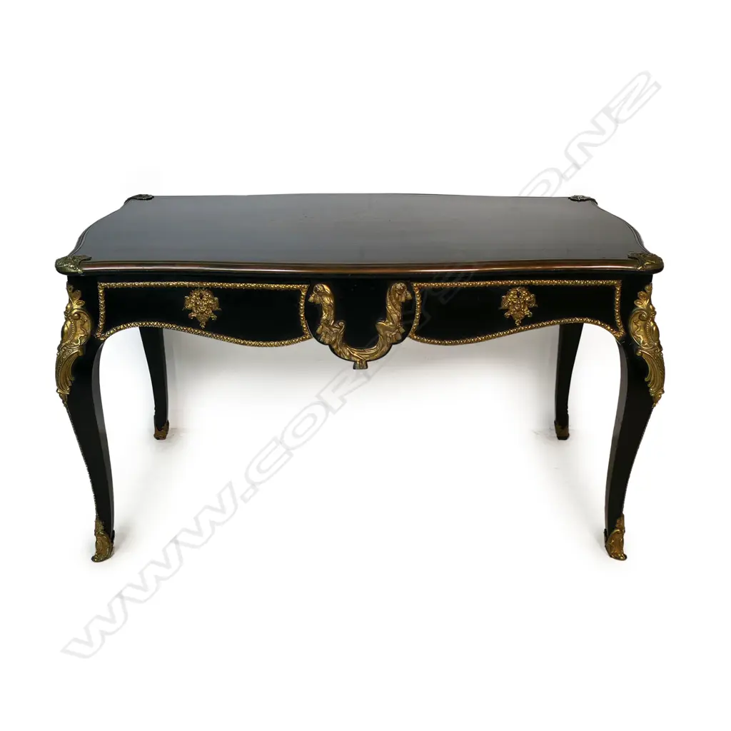 A 20thC French style bureau plat, Image 1++