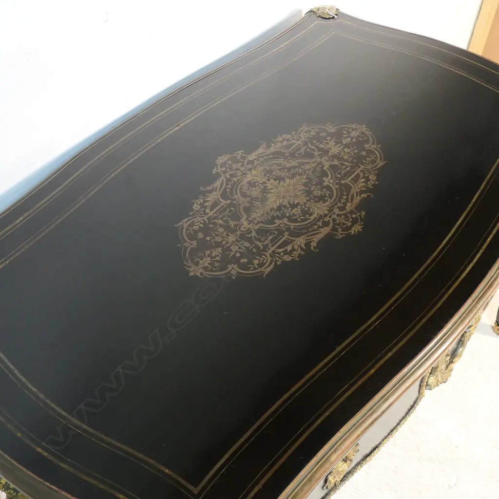 A 20thC French style bureau plat, Image 1++