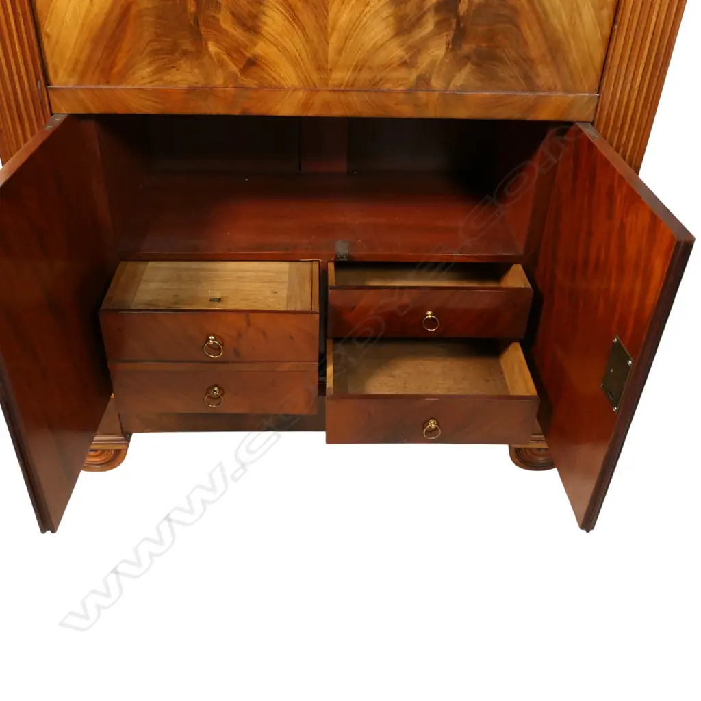 A 19thC flame mahogany Secrétaire à Abattant, Image 1++