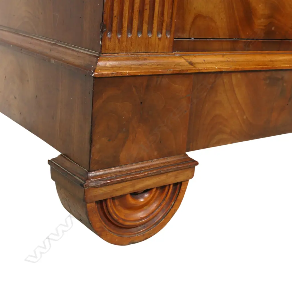A 19thC flame mahogany Secrétaire à Abattant, Image 1++