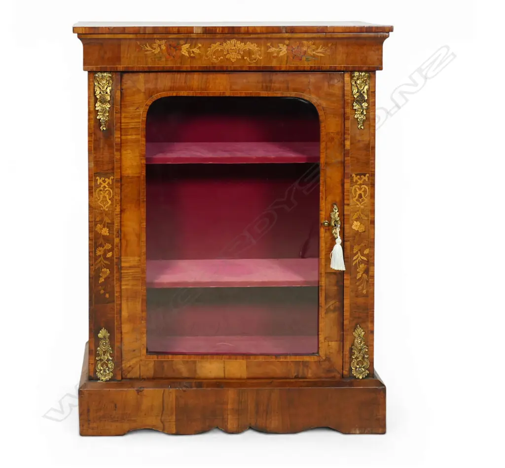 A Victorian walnut pier cabinet, Image 1++