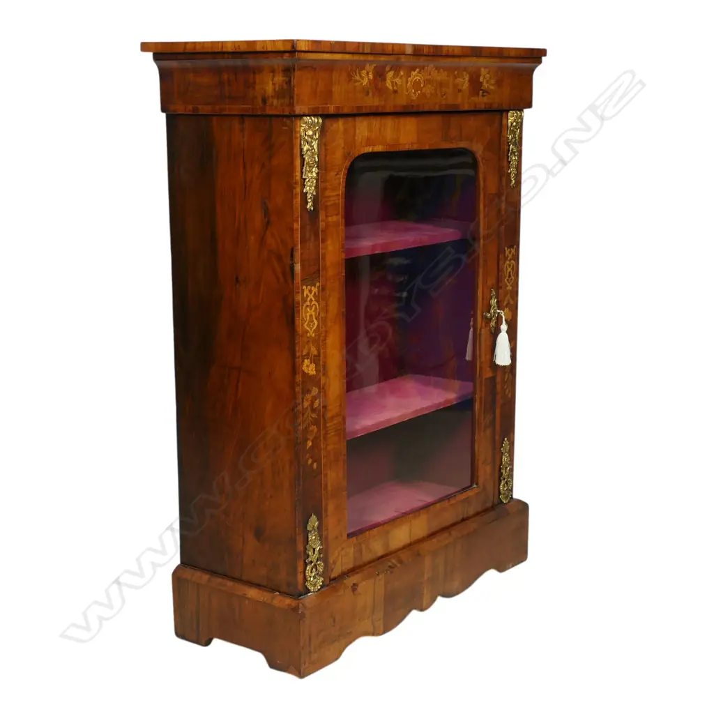 A Victorian walnut pier cabinet, Image 1++