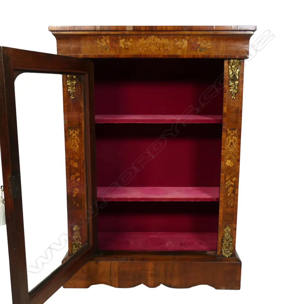 A Victorian walnut pier cabinet, Image 1++