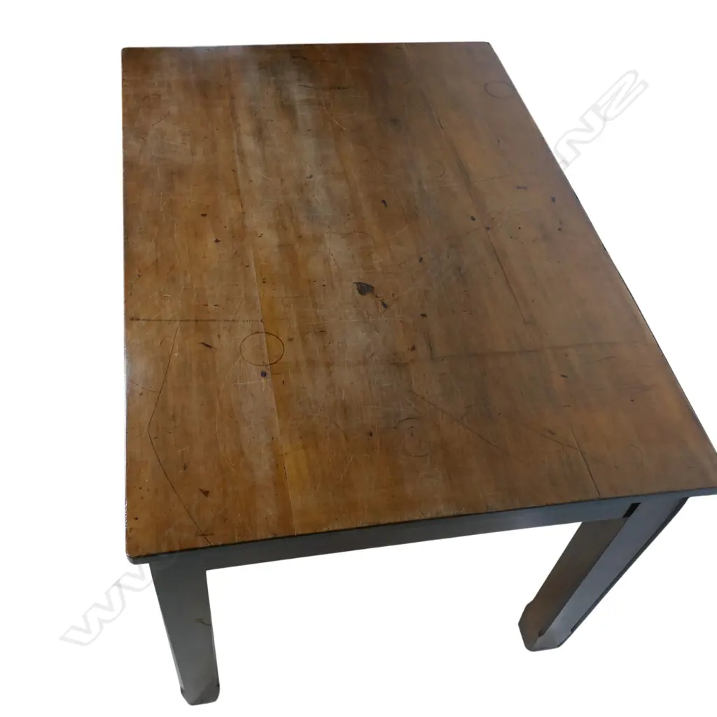 A c.1930s rimu or kauri kitchen table, Image 1++