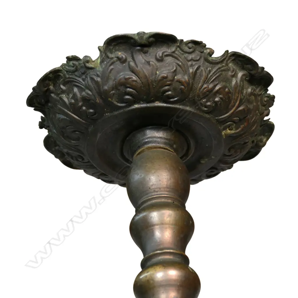 An old classic Dutch style brass candle chandelier, Image 1++