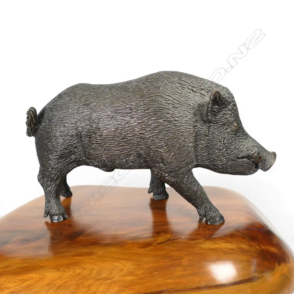 A finely modelled Nathan Whitehead bronze boar sculpture, Image 1++