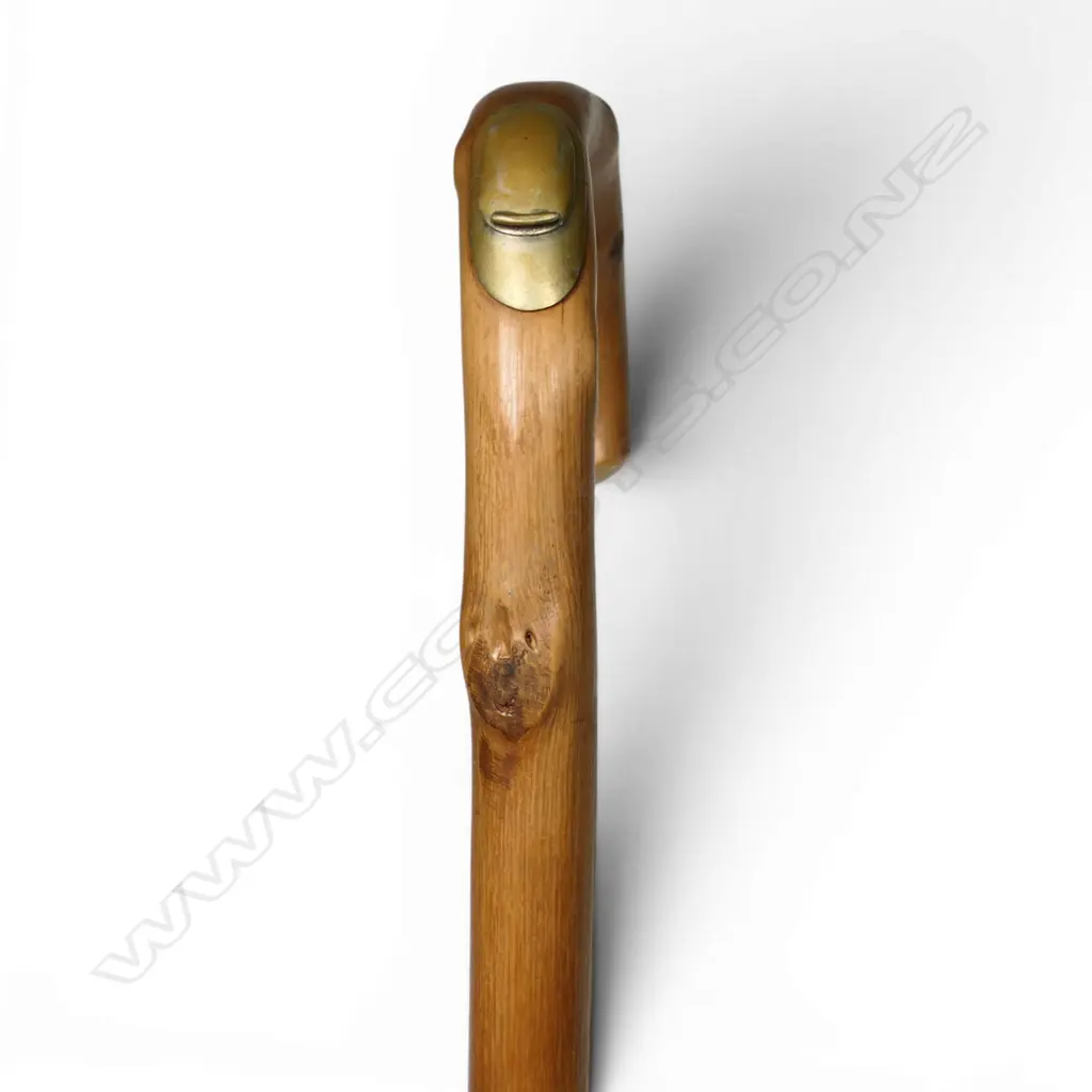 An early 20thC wood walking stick containing a horse measuring stick, Image 1++