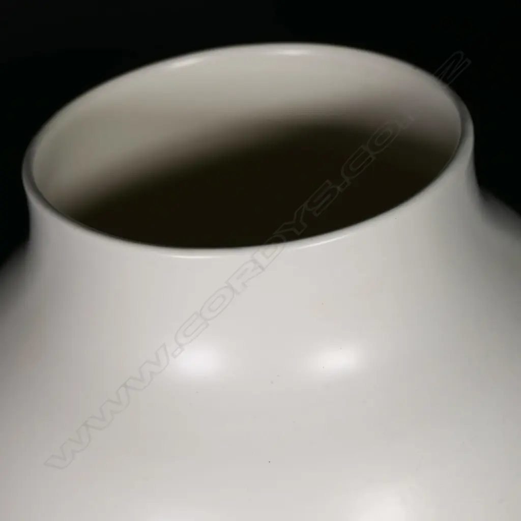 A large Crown Lynn hand crafted vase, Image 1++