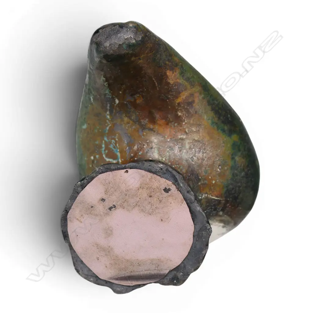 A large Ngunguru Pottery kereru, Image 1++