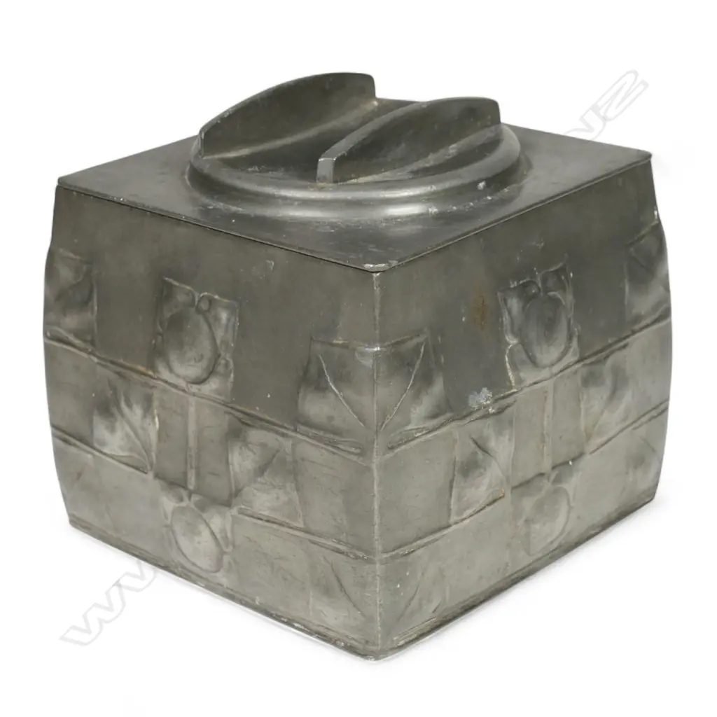Archibald Knox English (Tudric) Pewter biscuit box, Image 1++