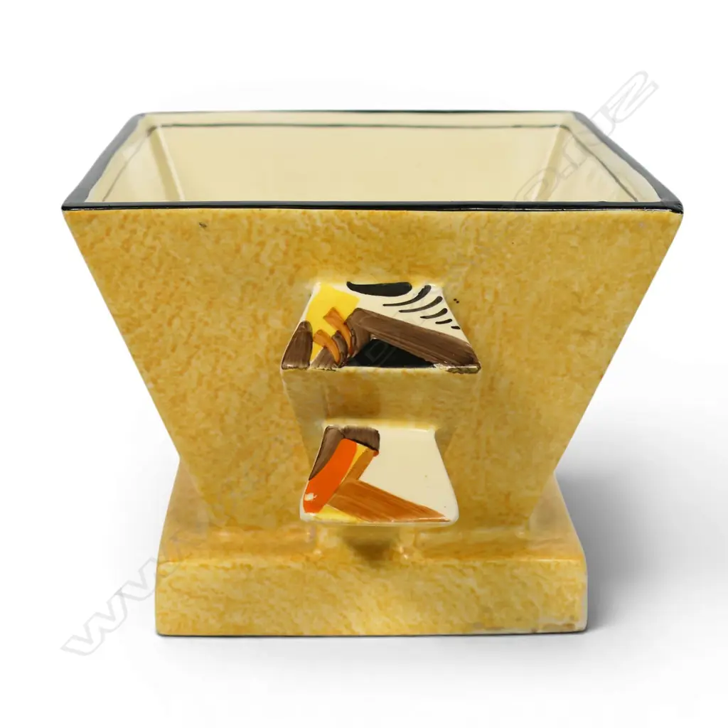 Clarice Cliff Bizarre 'Xavier' pattern shape 515 finned vase, Image 1++