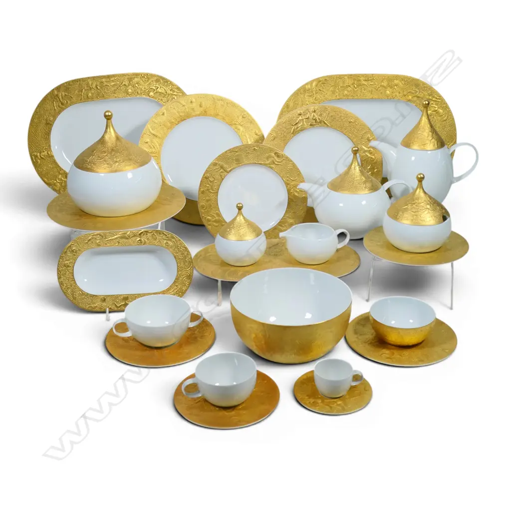A fine quality German Rosenthal dinner set in the Die Zaubeflate (Magic Flute) pattern by Bjørn Wiinblad, Image 1++