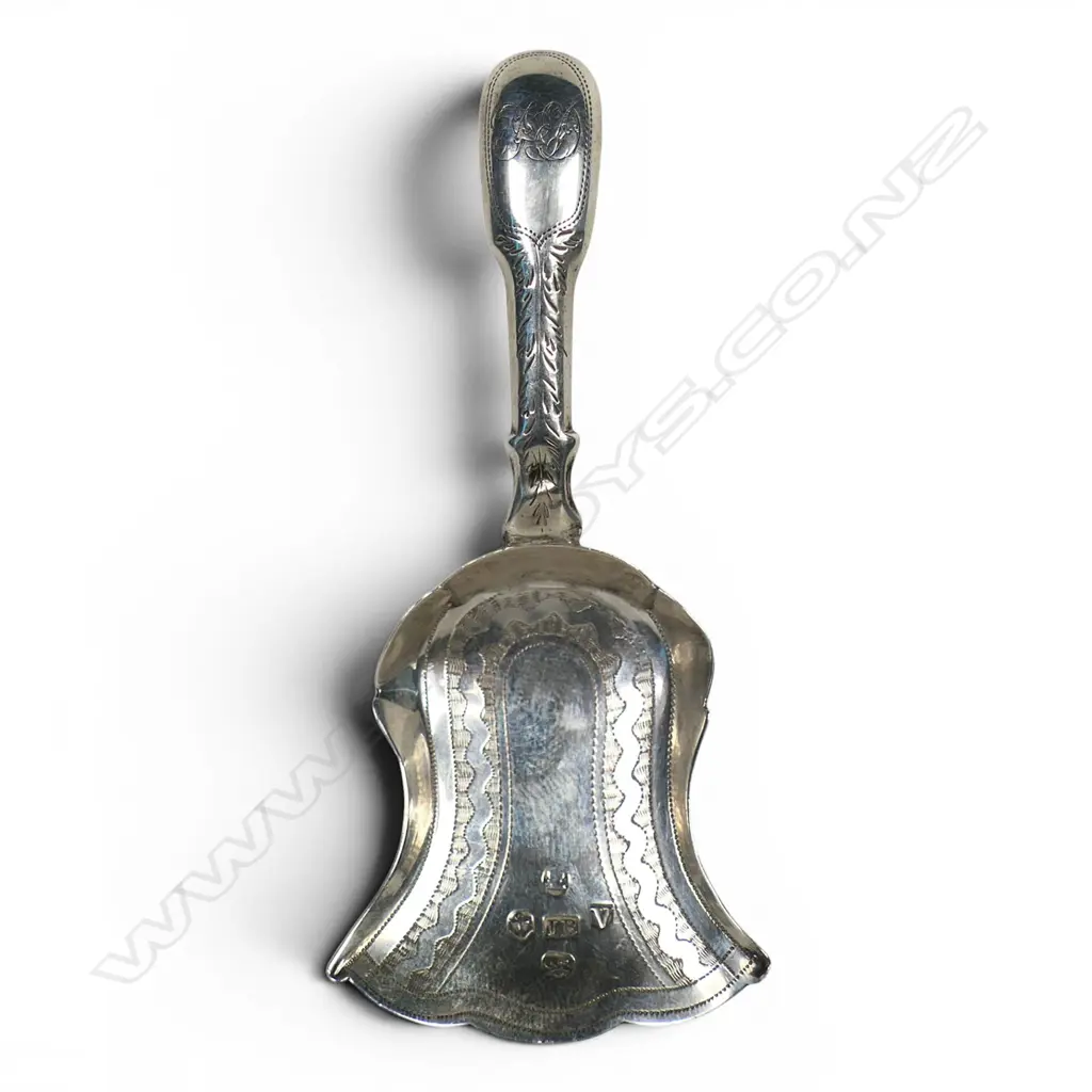 A George III silver caddy scoop spoon, Image 1++