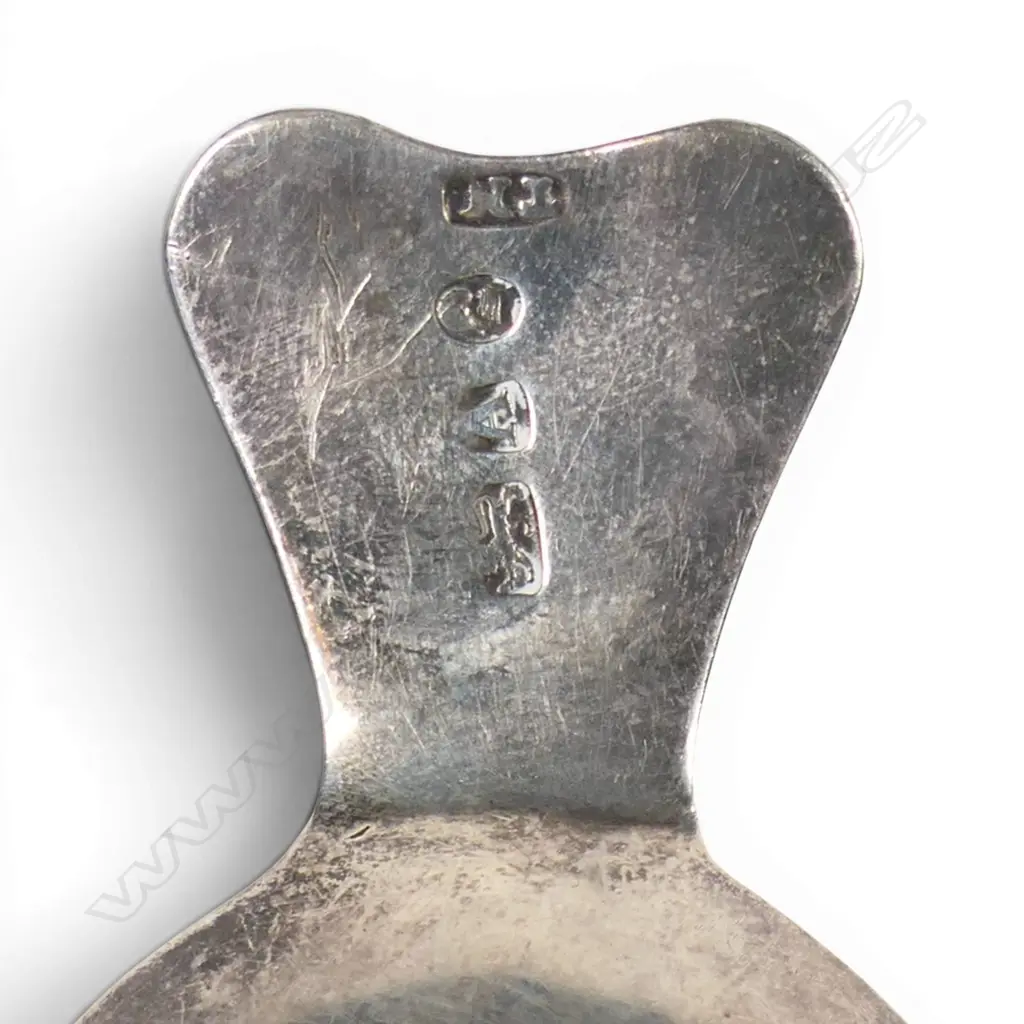 A George III silver caddy spoon, Image 1++