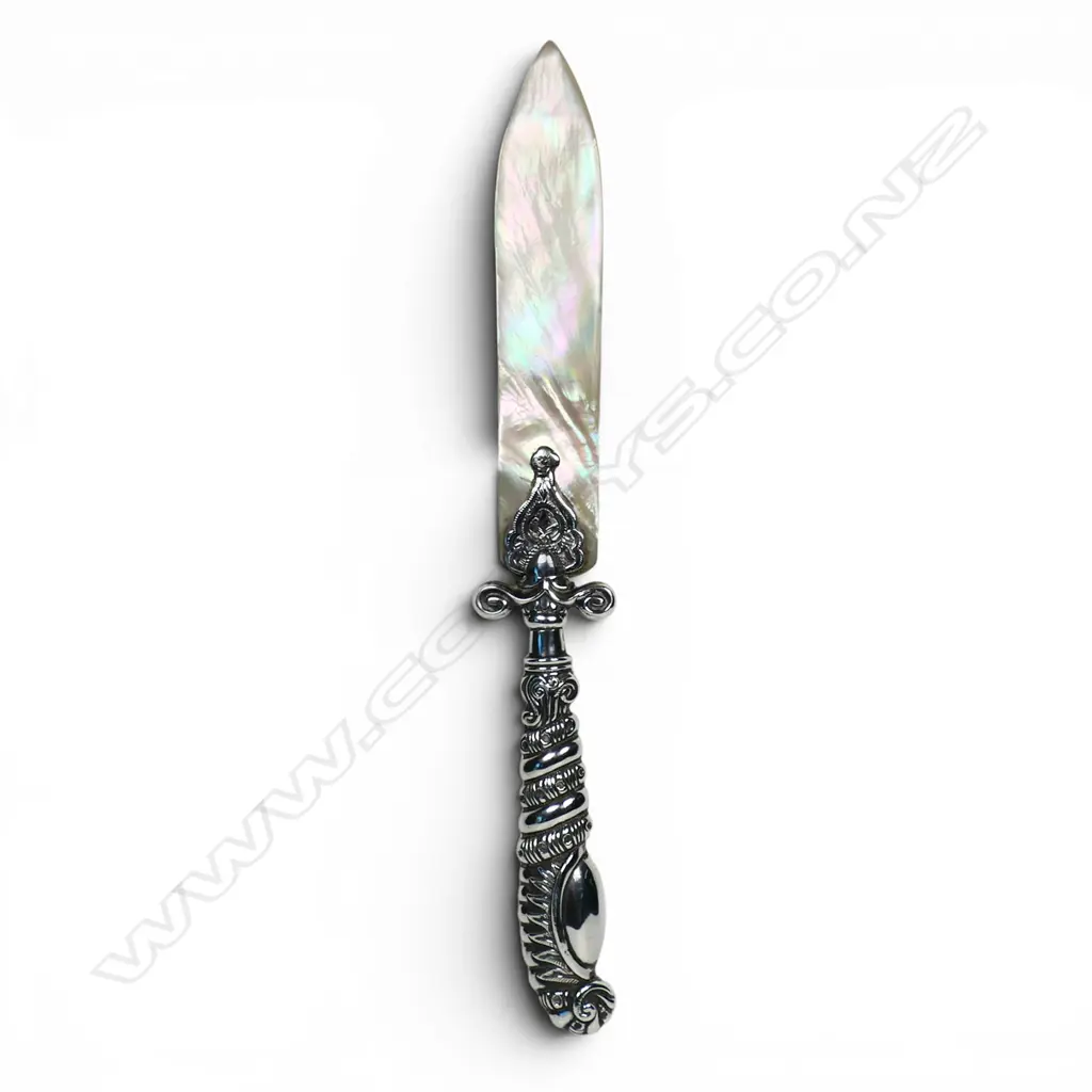 A late Victorian silver and mother of pearl page turner, Image 1++