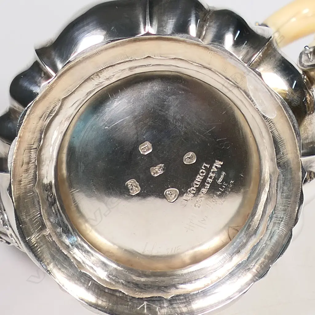 William IV silver elegant coffee pot, Image 1++