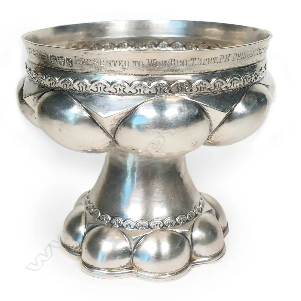 An Edwardian silver classical chalice, Image 1++
