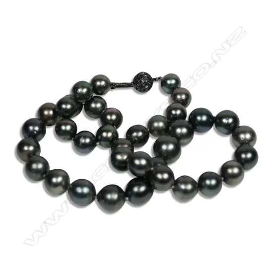 A cultured pearl necklace,