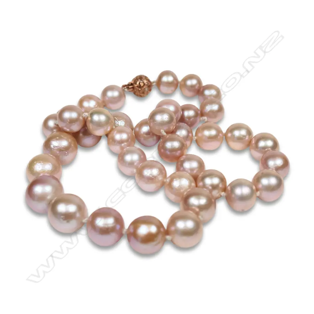 A pink cultured pearl necklace, Image 1++