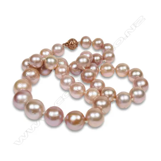 A pink cultured pearl necklace,