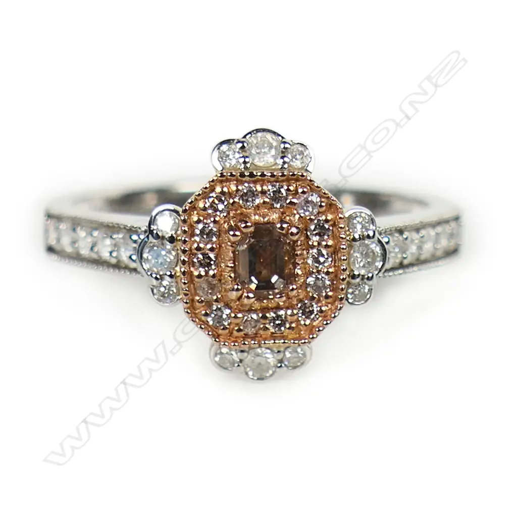 A 14ct white gold and diamond antique style ring, Image 1++